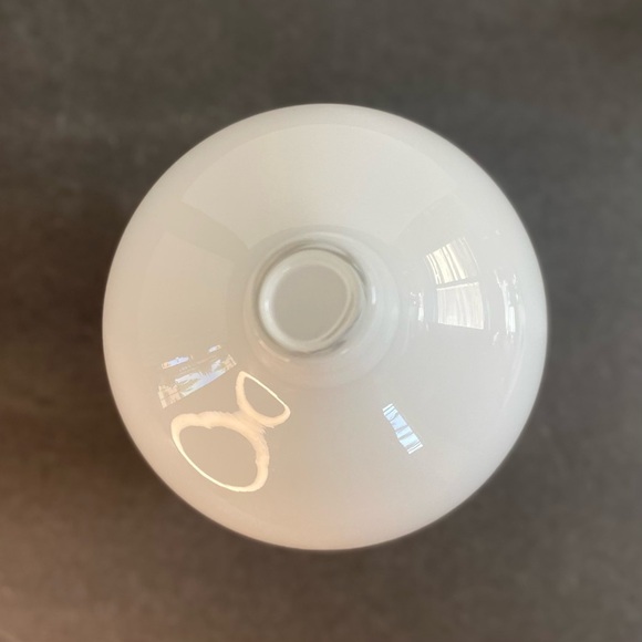 IKEA MODERNIST WHITE VASE HAND BLOWN GLASS 21802 BEAUTIFUL PIECE 8” - Picture 4 of 7